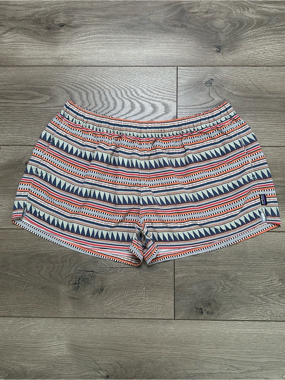 Patagonia 2.5” Barely Baggies Shorts Geometric Stripe Multicolor Size XL